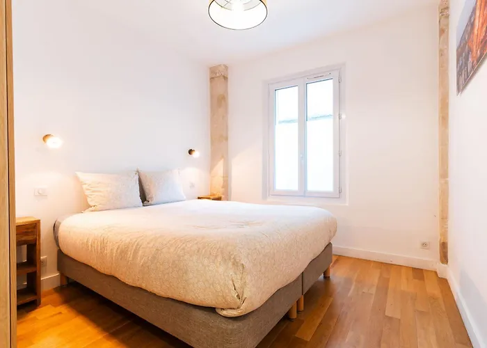 Loft 4 Bedroom Montmartre Pigalle Ac By Lcc Agency *