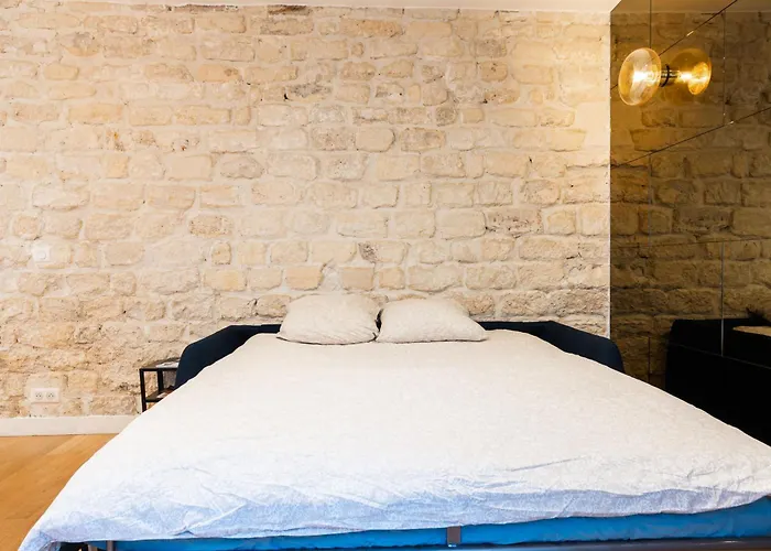 Loft 4 Bedroom Montmartre Pigalle Ac By Lcc Agency باريس