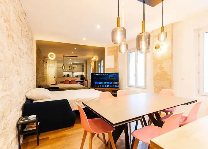 Loft 4 Bedroom Montmartre Pigalle Ac By Lcc Agency باريس