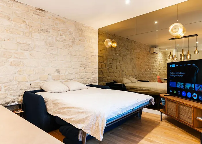 Loft 4 Bedroom Montmartre Pigalle Ac By Lcc Agency * باريس